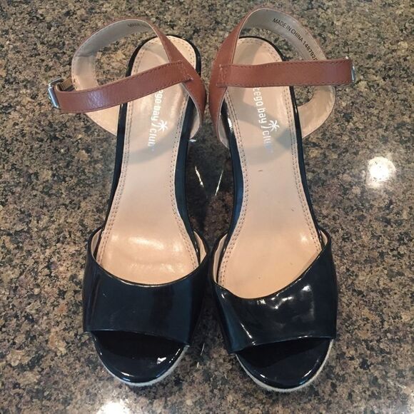 Montego Bay Club Black and Tan Sandals - Picture 2 of 7